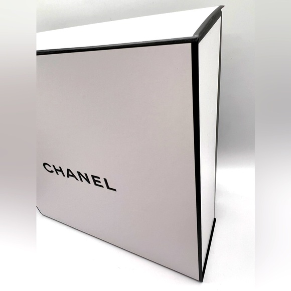 Chanel EMPTY Square Gift Box Black & White 8.8x8.8x4 in - Picture 9 of 10